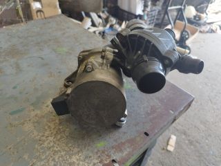 bontott BMW 3 E91 Vízpumpa