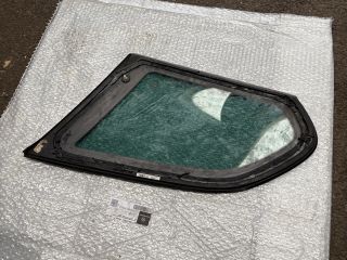 bontott BMW 3 E91 Bal C Oszlop Oldalablak Üveg