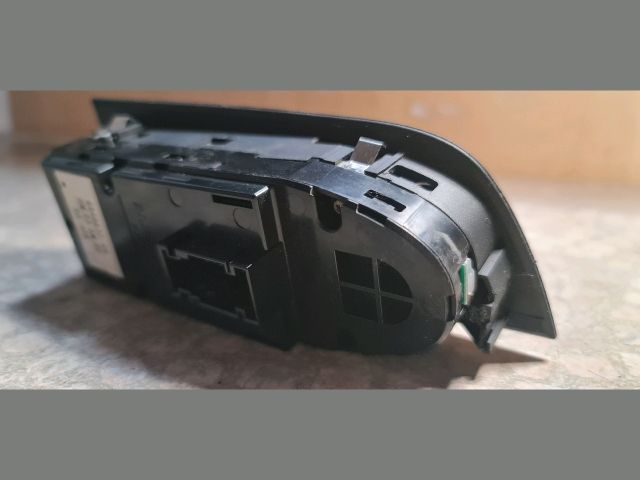 bontott BMW 3 E91 Bal első Ablakemelő Kapcsoló