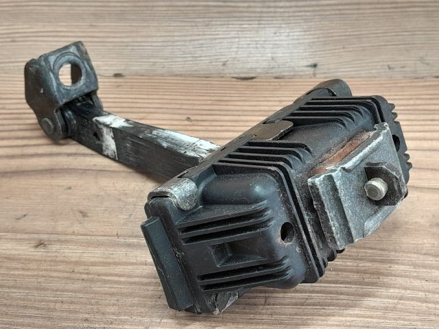 bontott BMW 3 E91 Bal első Ajtóhatároló