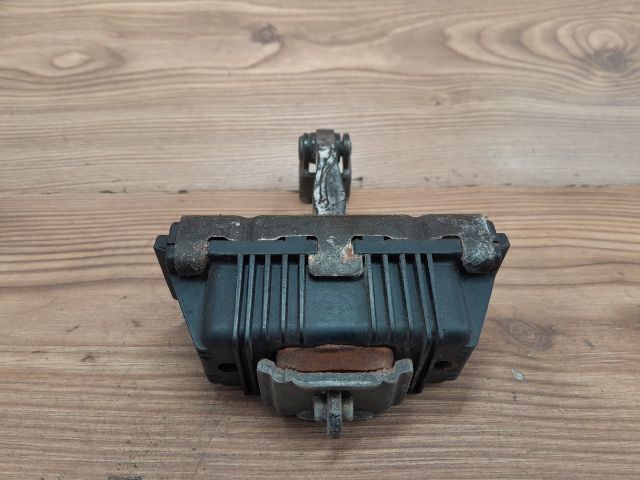 bontott BMW 3 E91 Bal első Ajtóhatároló