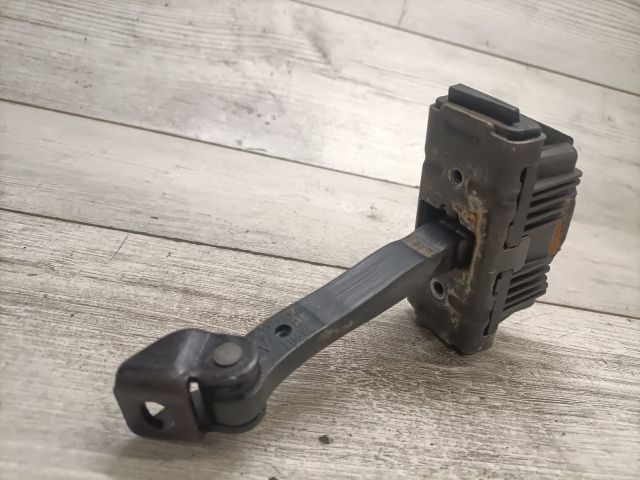 bontott BMW 3 E91 Bal első Ajtóhatároló