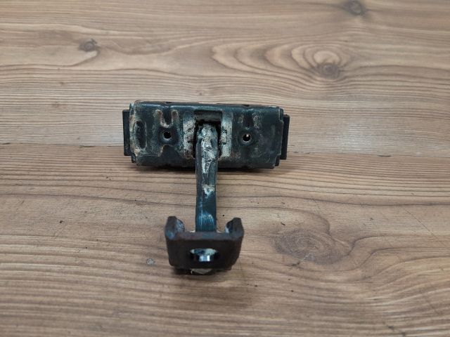 bontott BMW 3 E91 Bal első Ajtóhatároló