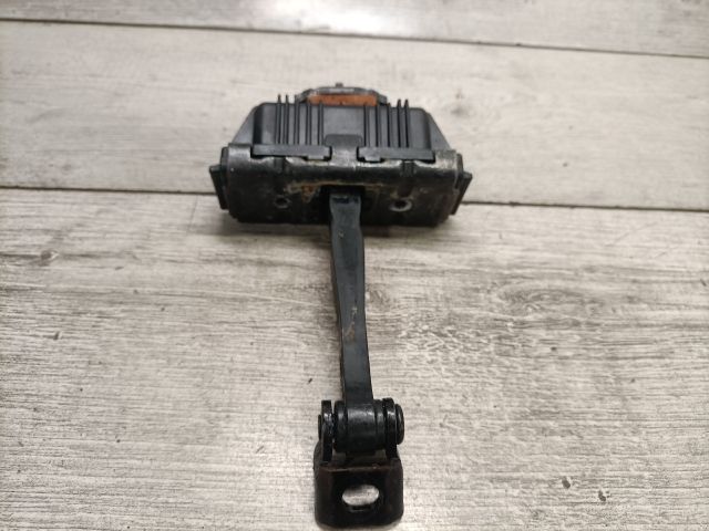 bontott BMW 3 E91 Bal első Ajtóhatároló