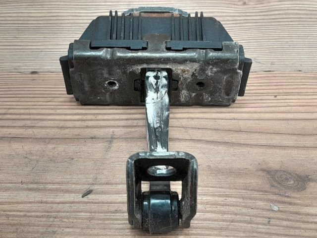 bontott BMW 3 E91 Bal első Ajtóhatároló