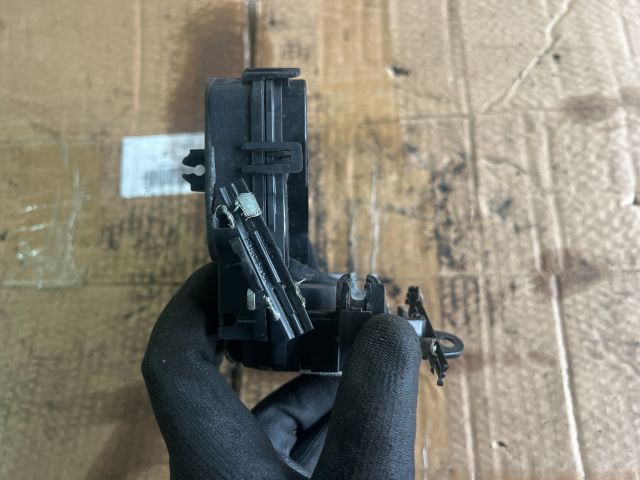 bontott BMW 3 E91 Bal első Ajtózár