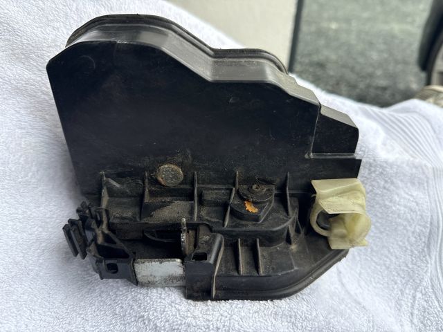 bontott BMW 3 E91 Bal első Ajtózár