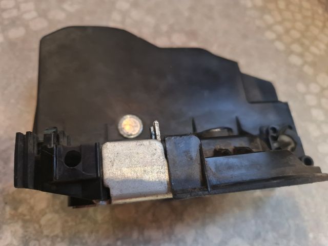 bontott BMW 3 E91 Bal első Ajtózár