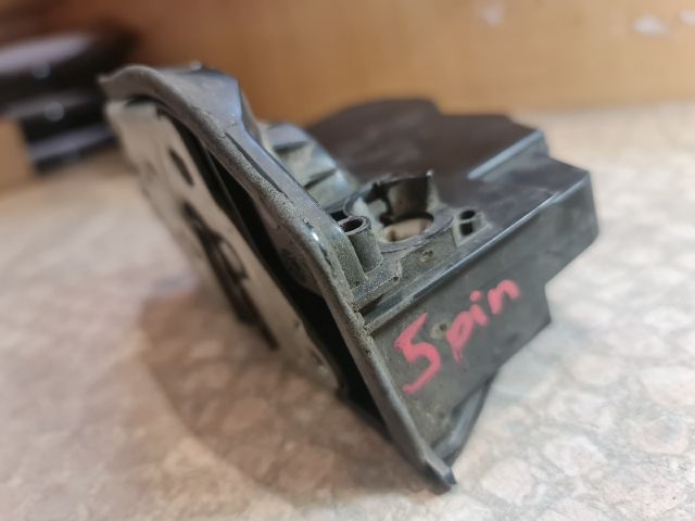 bontott BMW 3 E91 Bal első Ajtózár