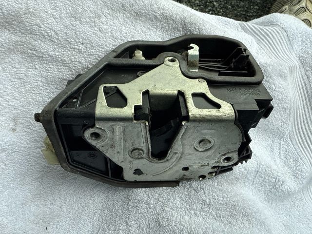 bontott BMW 3 E91 Bal első Ajtózár