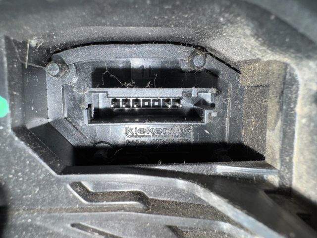 bontott BMW 3 E91 Bal első Ajtózár