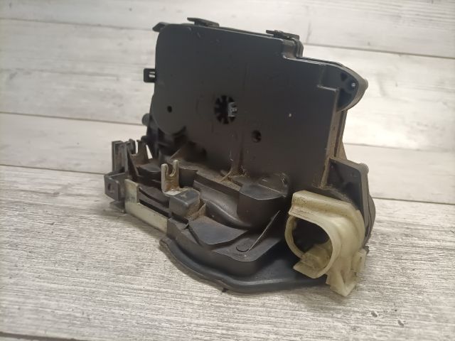 bontott BMW 3 E91 Bal első Ajtózár