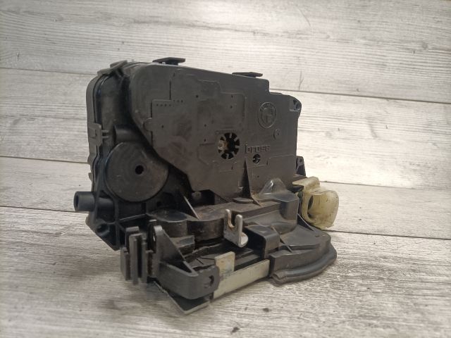 bontott BMW 3 E91 Bal első Ajtózár