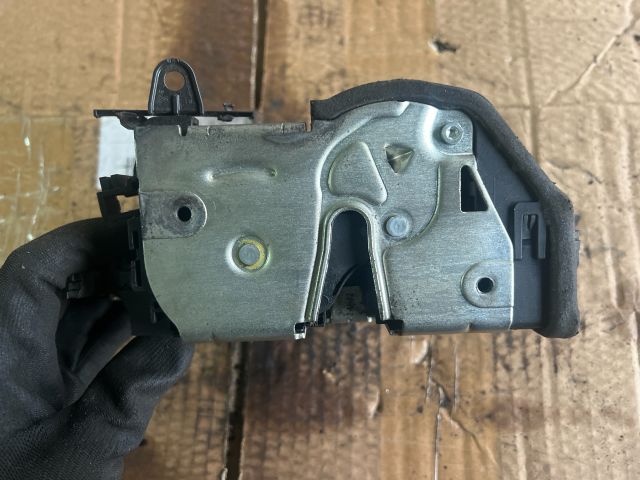 bontott BMW 3 E91 Bal első Ajtózár