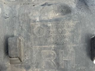 bontott BMW 3 E91 Bal első Hátsó Dobbetét (Kerékjárati, Műanyag)