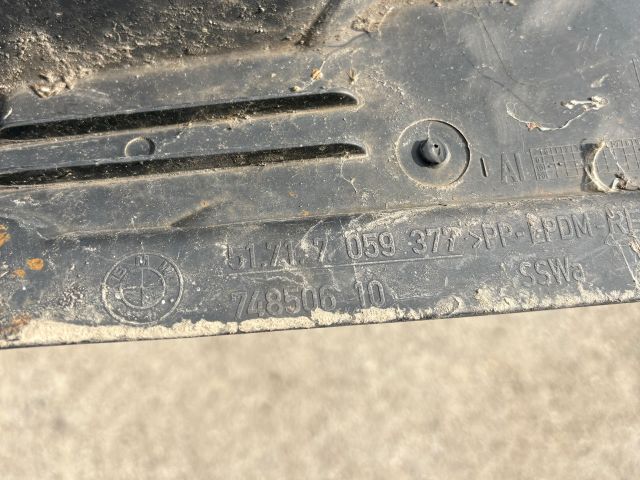 bontott BMW 3 E91 Bal első Hátsó Dobbetét (Kerékjárati, Műanyag)