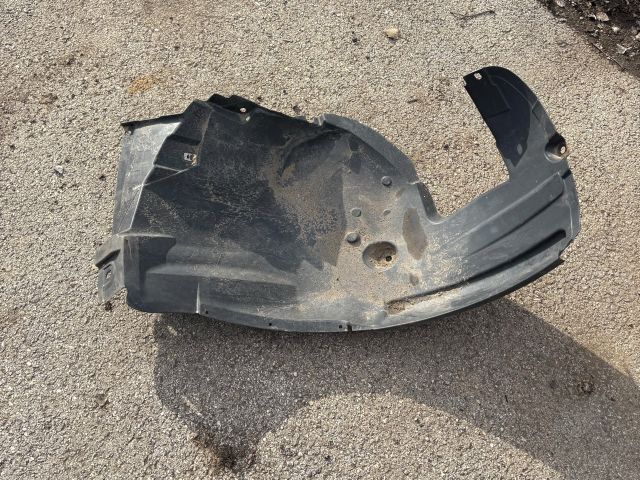 bontott BMW 3 E91 Bal első Hátsó Dobbetét (Kerékjárati, Műanyag)