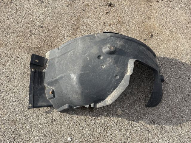 bontott BMW 3 E91 Bal első Hátsó Dobbetét (Kerékjárati, Műanyag)