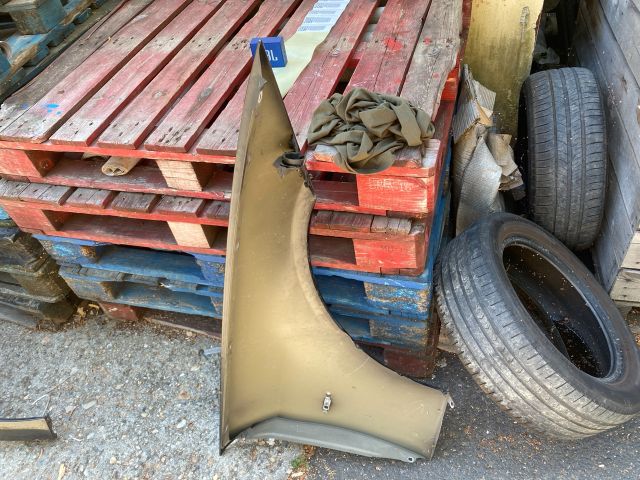 bontott BMW 3 E91 Bal első Sárvédő