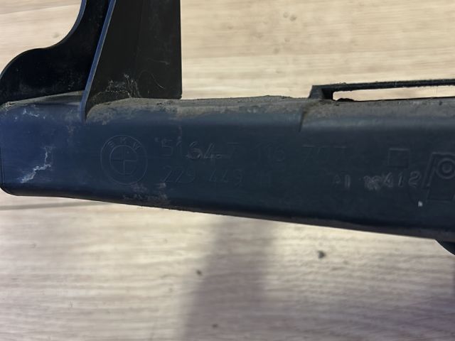 bontott BMW 3 E91 Bal Fényszóró Lámpakeret