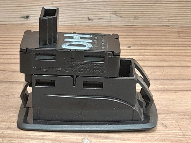 bontott BMW 3 E91 Bal hátsó Ablakemelő Kapcsoló