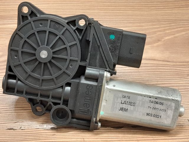 bontott BMW 3 E91 Bal hátsó Ablakemelő Motor