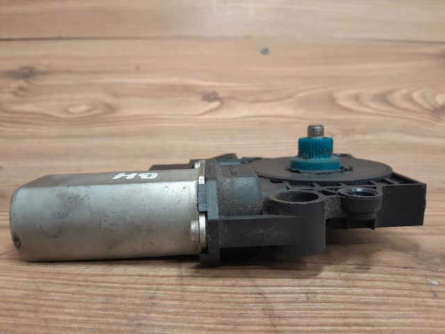 bontott BMW 3 E91 Bal hátsó Ablakemelő Motor