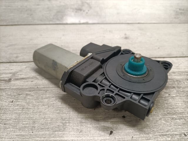 bontott BMW 3 E91 Bal hátsó Ablakemelő Motor