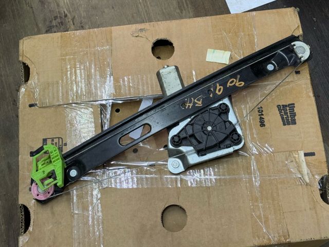 bontott BMW 3 E91 Bal hátsó Ablakemelő Szerkezet (Elektromos)