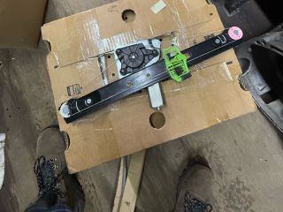 bontott BMW 3 E91 Bal hátsó Ablakemelő Szerkezet (Elektromos)