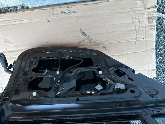 bontott BMW 3 E91 Bal hátsó Ajtó (Részeivel)