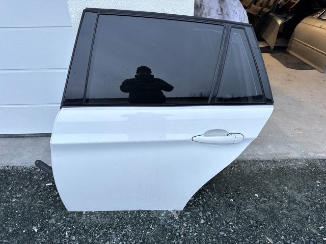bontott BMW 3 E91 Bal hátsó Ajtó (Részeivel)