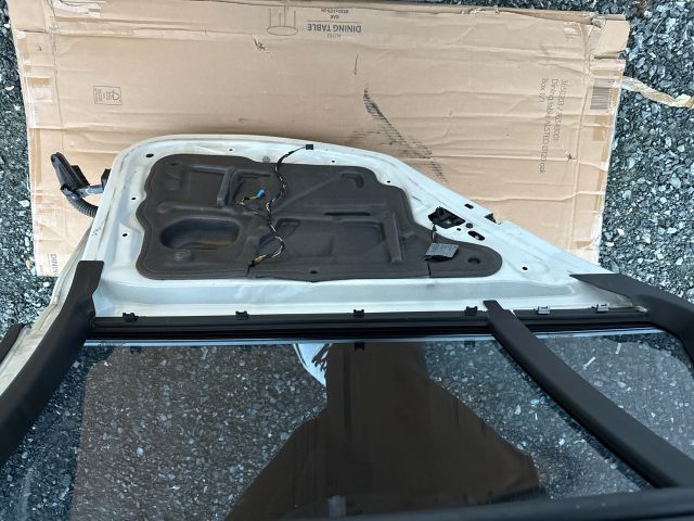 bontott BMW 3 E91 Bal hátsó Ajtó (Részeivel)