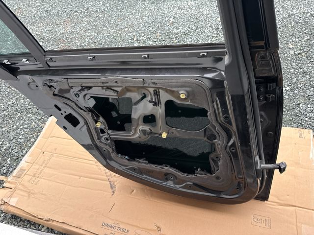 bontott BMW 3 E91 Bal hátsó Ajtó (Részeivel)