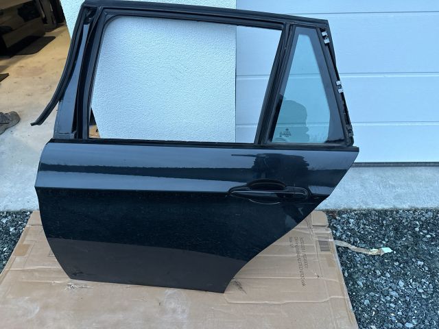 bontott BMW 3 E91 Bal hátsó Ajtó (Részeivel)