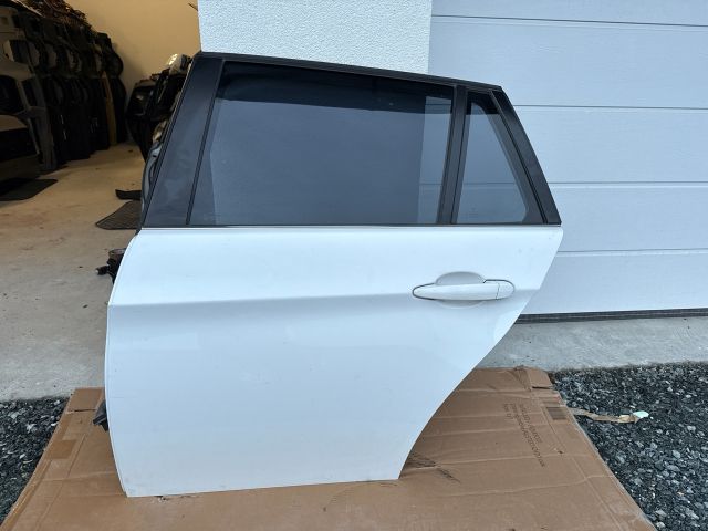 bontott BMW 3 E91 Bal hátsó Ajtó (Részeivel)