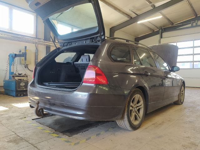 bontott BMW 3 E91 Bal hátsó Belső Küszöb Burkolat