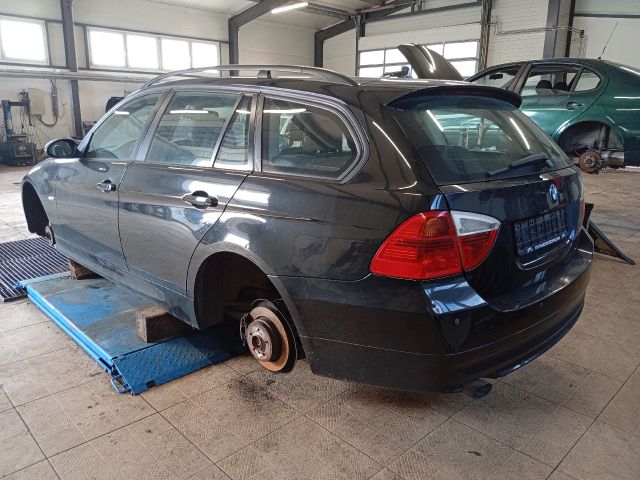 bontott BMW 3 E91 Bal hátsó Csonkállvány Kerékaggyal