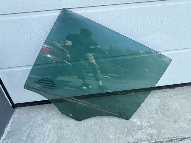 bontott BMW 3 E91 Bal hátsó Fixüveg (Ajtóban)