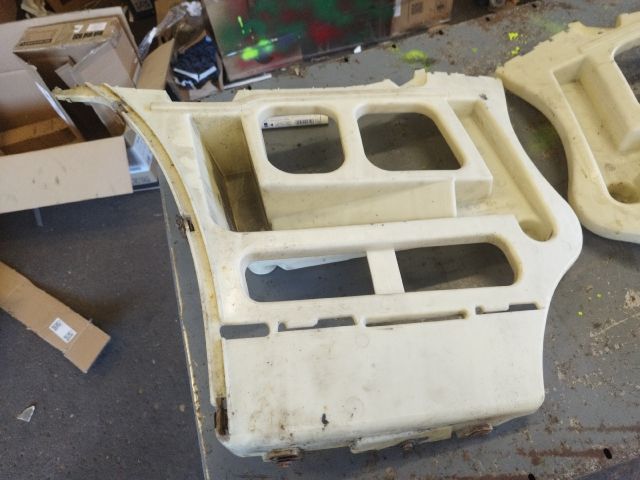 bontott BMW 3 E91 Bal hátsó Lökhárító Tartó (Műanyag)