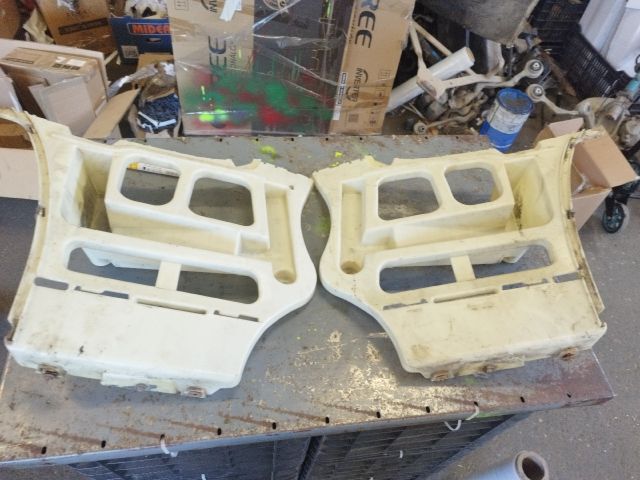 bontott BMW 3 E91 Bal hátsó Lökhárító Tartó (Műanyag)