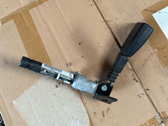 bontott BMW 3 E91 Bal hátsó Övfeszítő