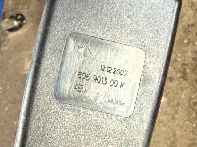 bontott BMW 3 E91 Bal hátsó Övfeszítő