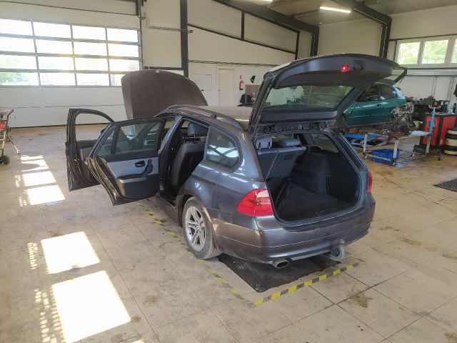 bontott BMW 3 E91 Bal hátsó Vízlehúzó Gumicsík