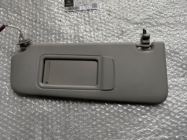 bontott BMW 3 E91 Bal Napellenző