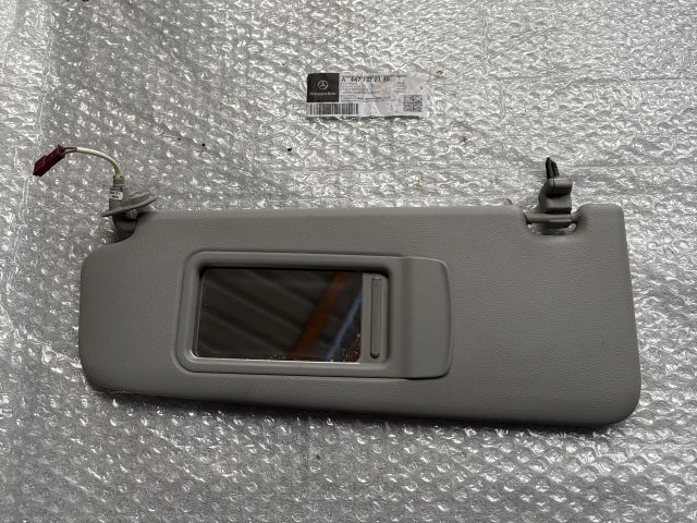 bontott BMW 3 E91 Bal Napellenző