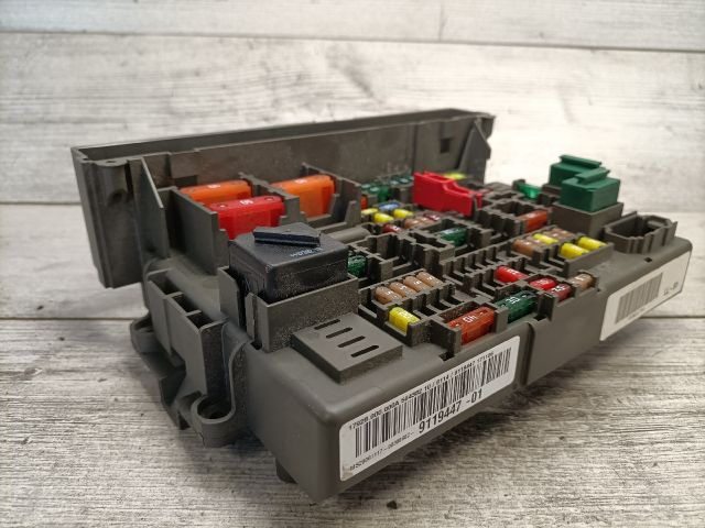 bontott BMW 3 E91 Biztosítéktábla Utastér