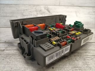 bontott BMW 3 E91 Biztosítéktábla Utastér