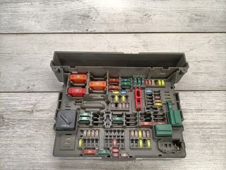 bontott BMW 3 E91 Biztosítéktábla Utastér