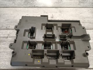 bontott BMW 3 E91 Biztosítéktábla Utastér